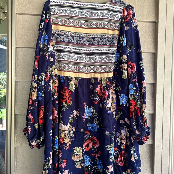 Bungee dress plus Sz 1X. Navy blue floral with paisley contrast trim. 35” length - Picture 5 of 5